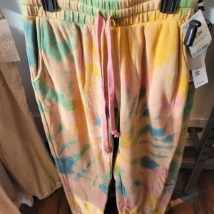 Trendy strut this tie dye sweatpants and sweatshirt set